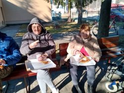 Prechádzka a pizza na dvore