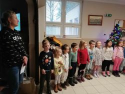 Vystúpenie detí zo škôlky z Horného Srnia v decembri 2023