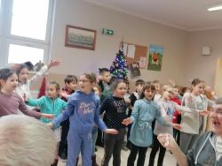 Vystúpenie detí zo ZŠ z Horného Srnia v decembri 2023